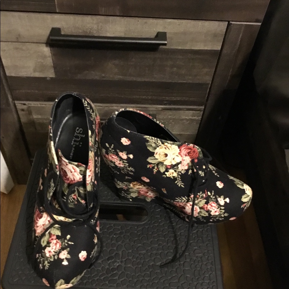 Flower booties